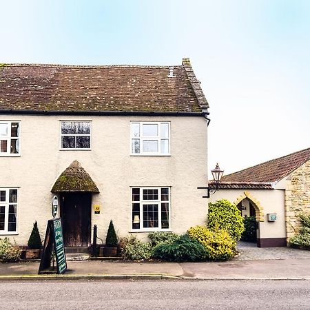 The Half Moon Inn And Country Lodge 约维尔 外观 照片