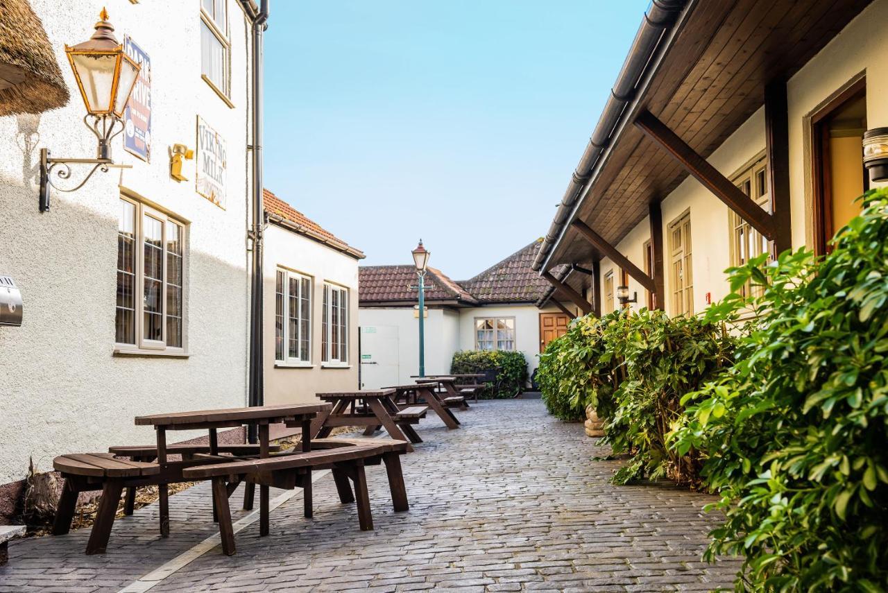 The Half Moon Inn And Country Lodge 约维尔 外观 照片