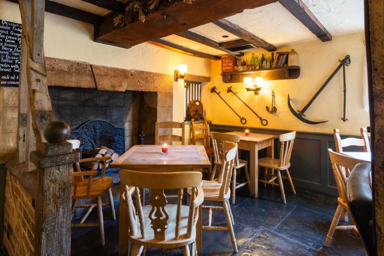 The Half Moon Inn And Country Lodge 约维尔 外观 照片
